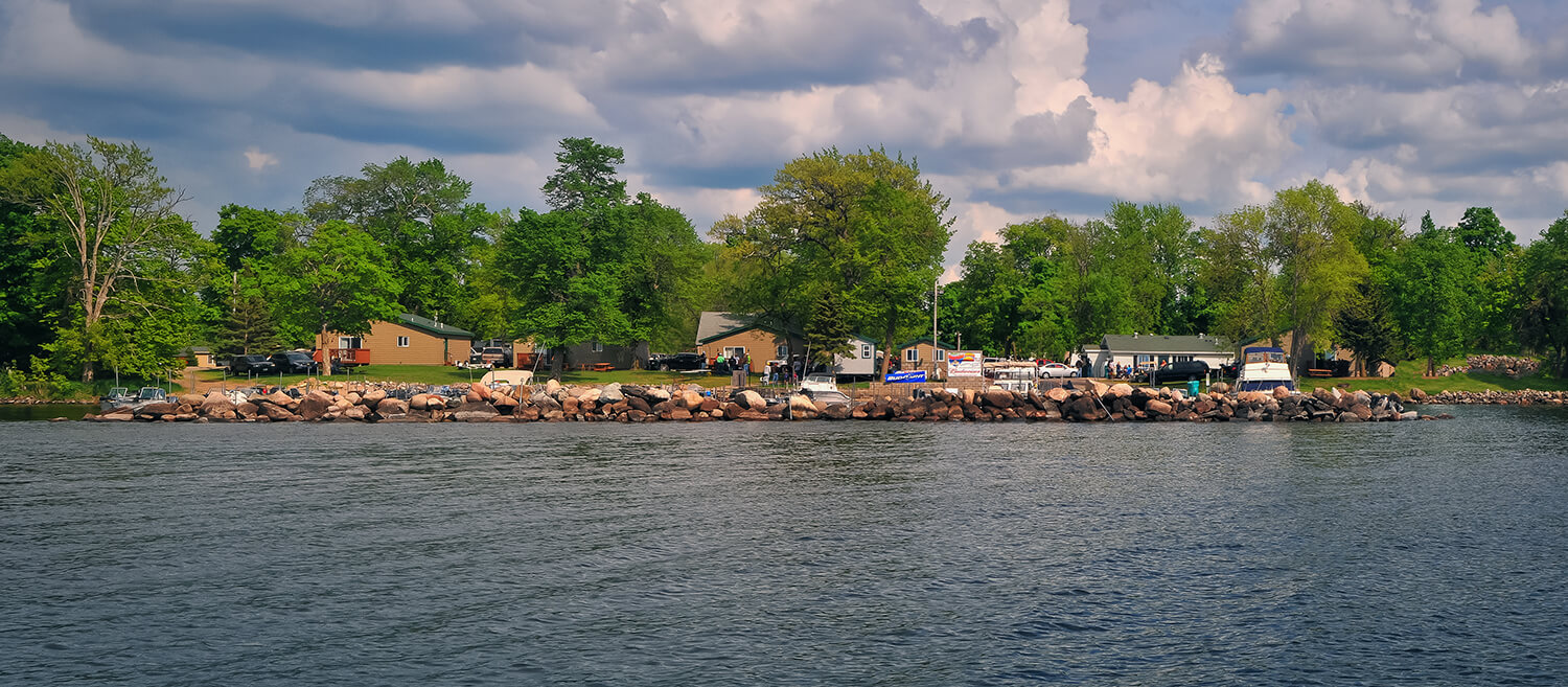 Nitti's Hunters Point Resort on Mille Lacs Lake Minnesota provides comfortable lodging