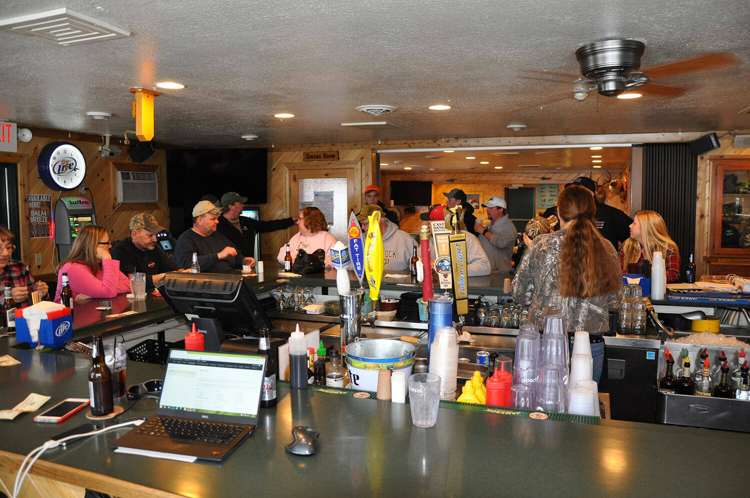 the crowd at hunters point resort bar