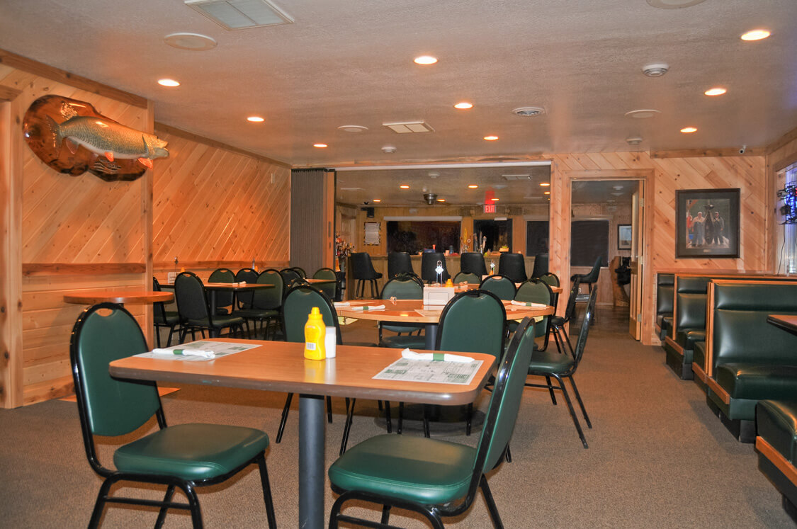 Nitti's Hunters Point Resort Restaurant seating area in Isle, MN
